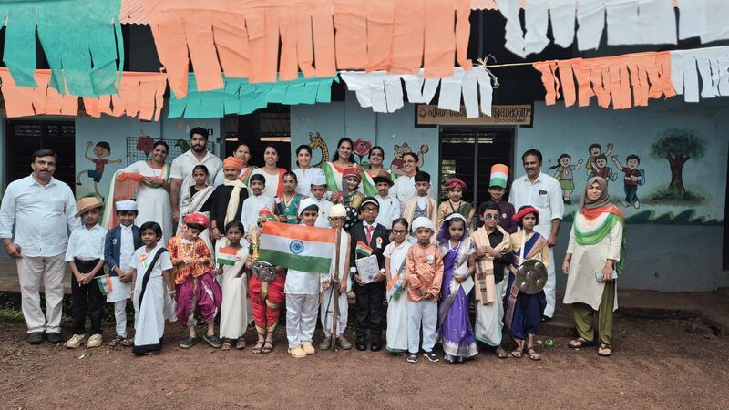 പ്രമാണം:12329 indepentanceday1.jpg