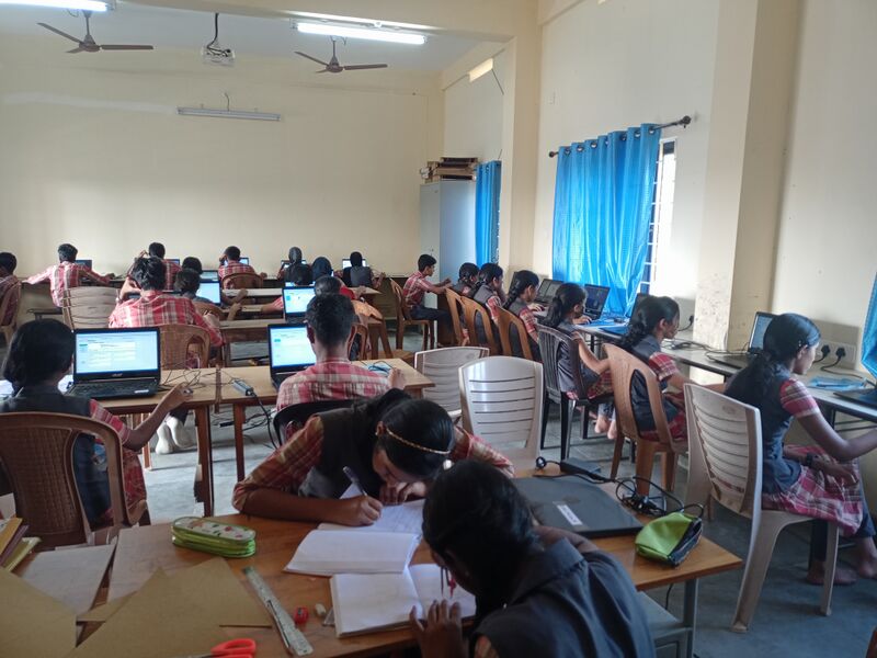 പ്രമാണം:15056 IT LAB.jpg