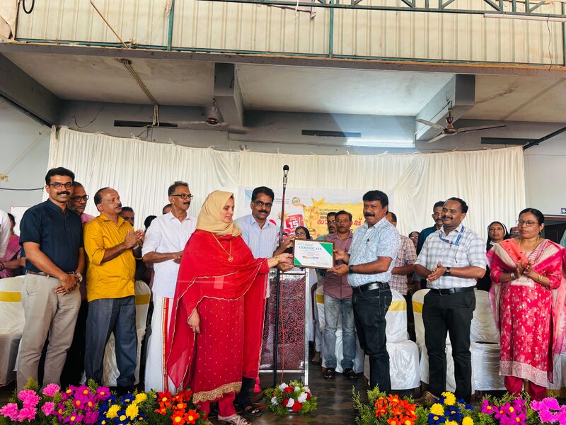 പ്രമാണം:15062 Helping hand project.jpg