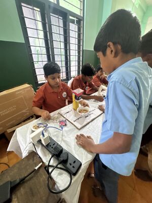 19112 lk robo expo amlps thozhuvanur10.jpg