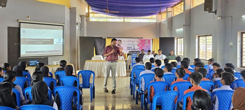 പ്രമാണം:19112 mes excelledge class.jpeg