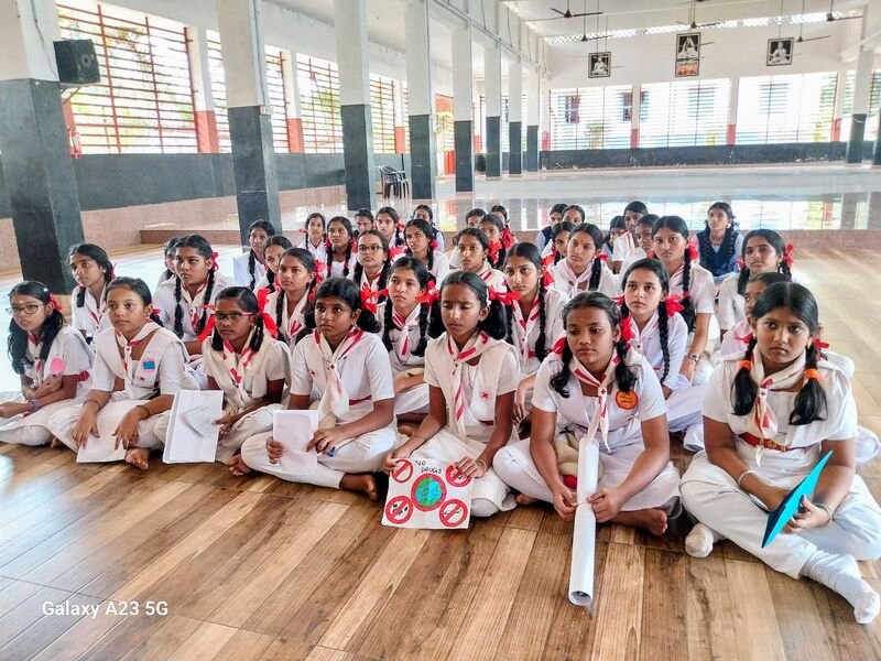 പ്രമാണം:22076 JRC laharikkethire.jpg