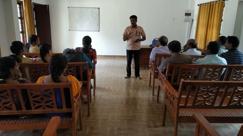 പ്രമാണം:30065 208 staff.jpg