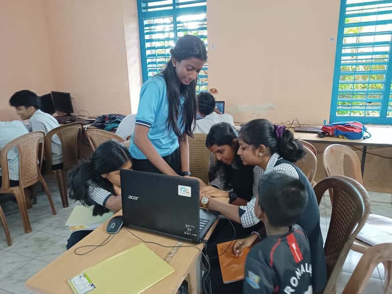 പ്രമാണം:32025 freedomfest2025 Robotics Training1.jpg