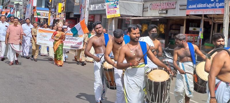 പ്രമാണം:36035 IR 16.jpg