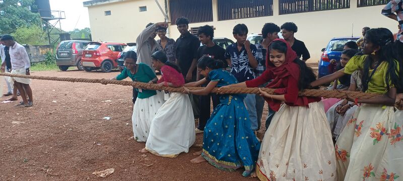 പ്രമാണം:36039 VADAMVALI.jpg