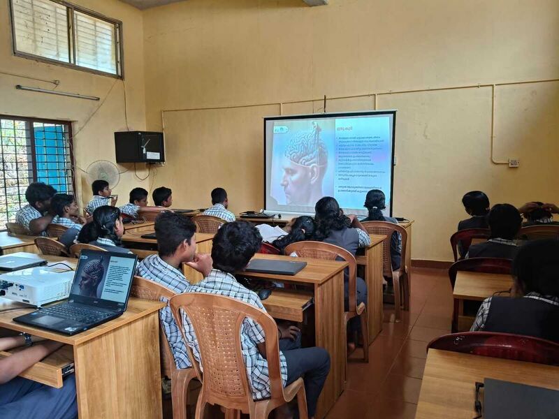 പ്രമാണം:38043 11AI Class for8,9.jpeg