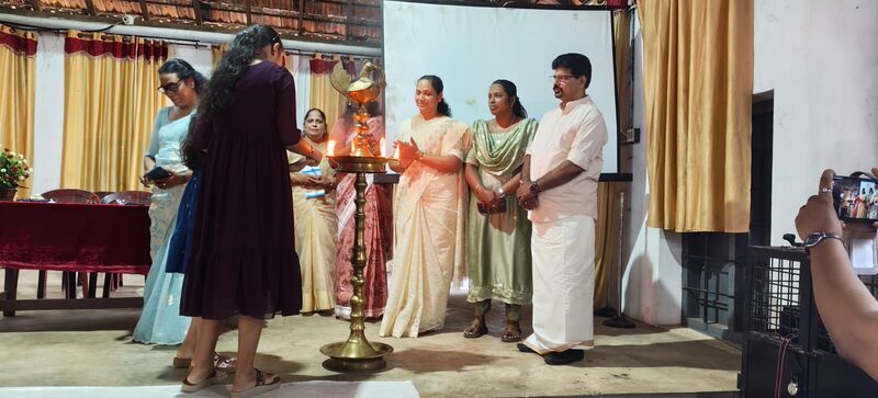 പ്രമാണം:38097 Praveshanolsavam 1.jpg