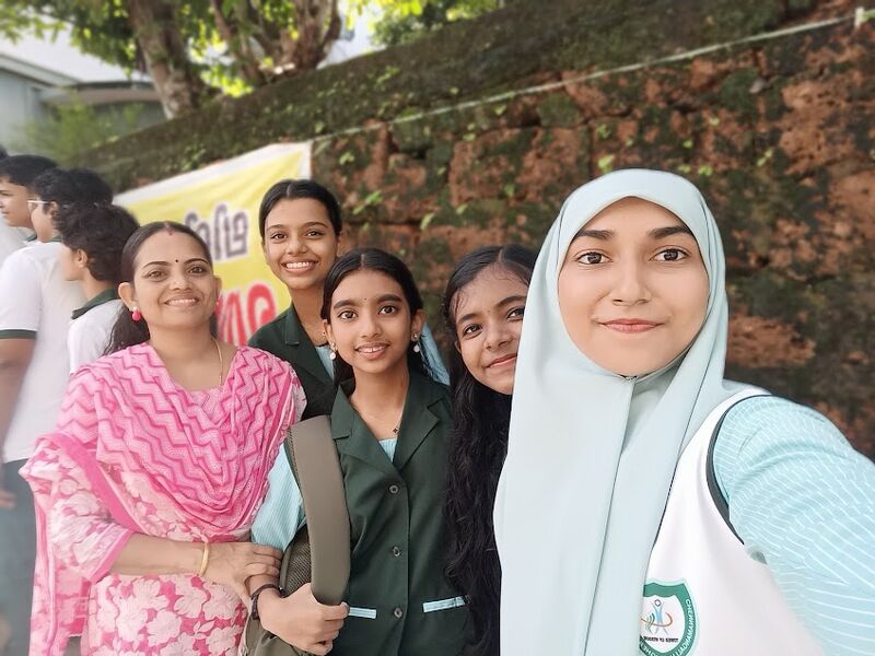 പ്രമാണം:47068 selfi.jpg.jpg