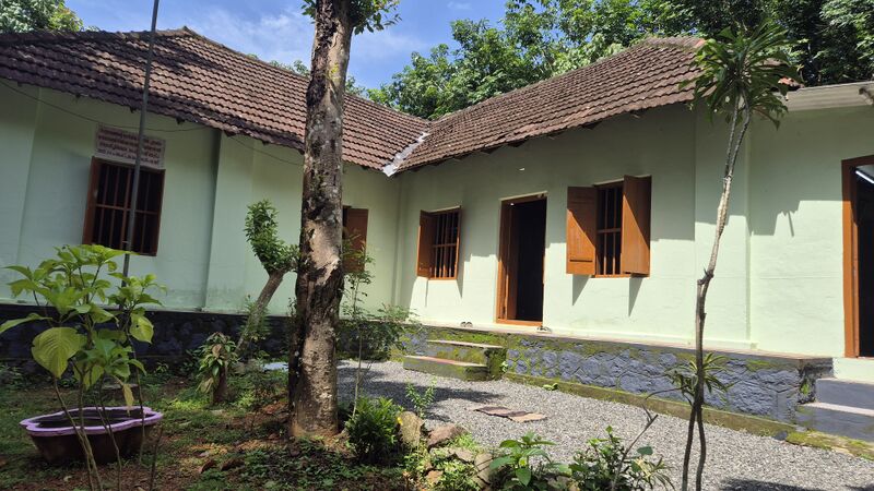 പ്രമാണം:School new pic 2025.jpg