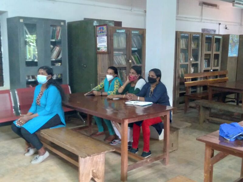 പ്രമാണം:അമ്മ വായന.jpg