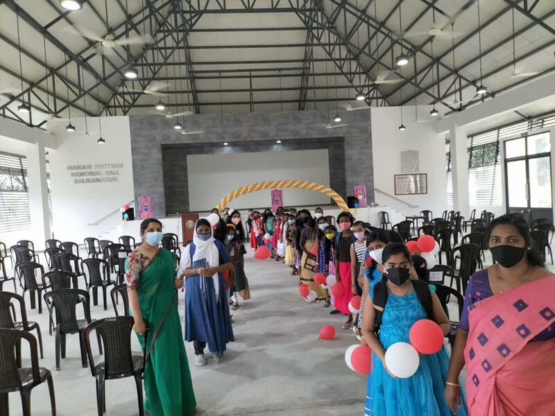 പ്രമാണം:ആഹ്ലാദ നിമിഷങ്ങൾ.jpg