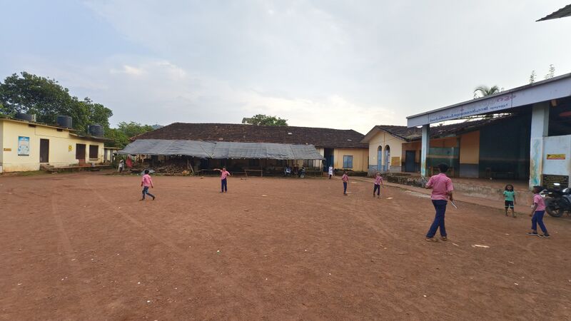 പ്രമാണം:18139 Ghss Muthuvallur.jpg