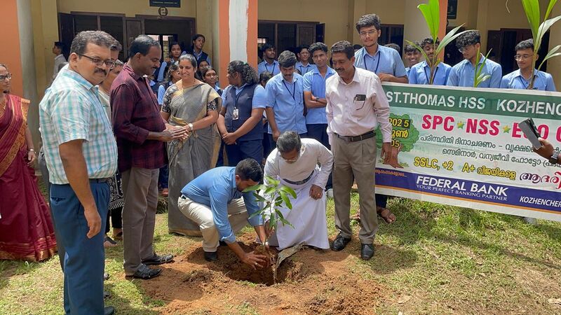 പ്രമാണം:38039 ST.THOMASHSSKOZHENCHERRY ENV3.jpeg