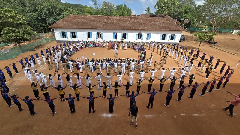 പ്രമാണം:42041 WAR1.jpg