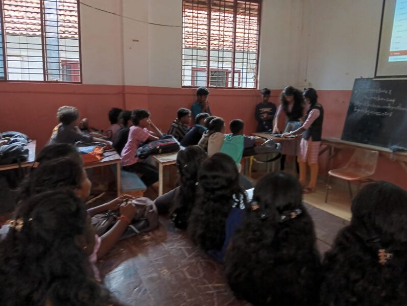 പ്രമാണം:42050 internet class 25.jpg