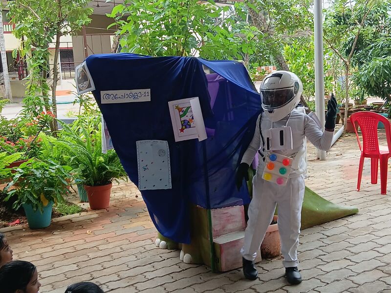 പ്രമാണം:44443 moon1.jpg