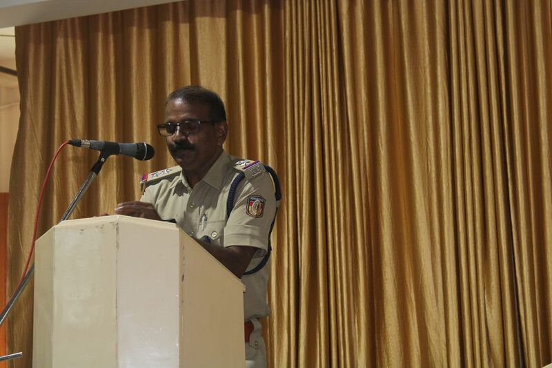 പ്രമാണം:Road safety 35052 22 (2).jpeg