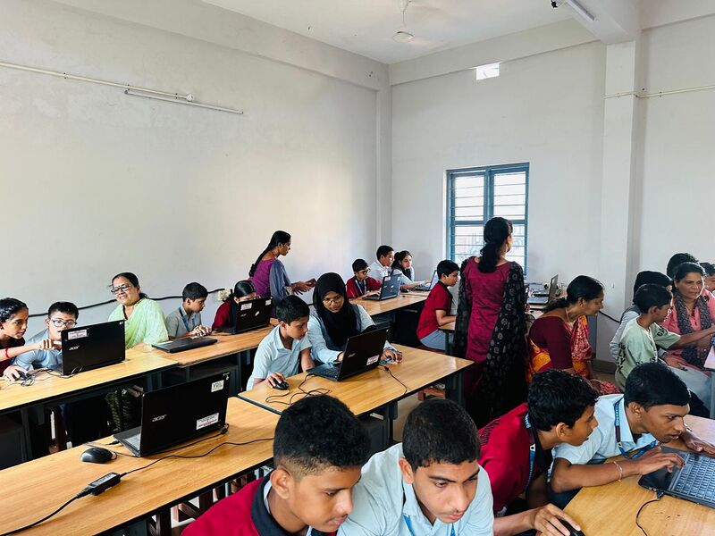 പ്രമാണം:11002- spl IT Class.jpg