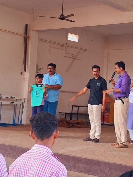 പ്രമാണം:12044 uniform 28.jpg