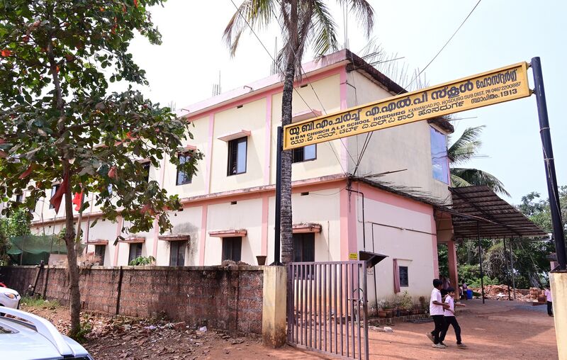 പ്രമാണം:12329 SCHOOL.JPG
