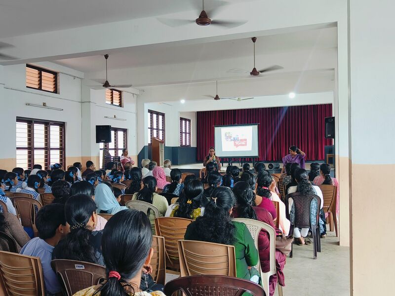 പ്രമാണം:16002 ammaariyan21 25.jpg