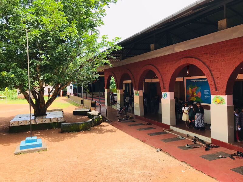 പ്രമാണം:20512 school.jpg
