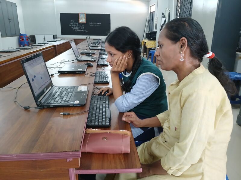 പ്രമാണം:21060 lk parents class2.jpg