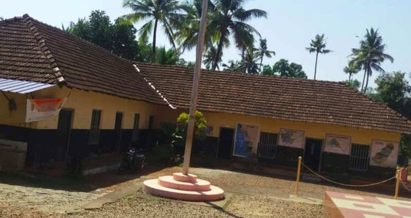പ്രമാണം:25425schoolphoto.png