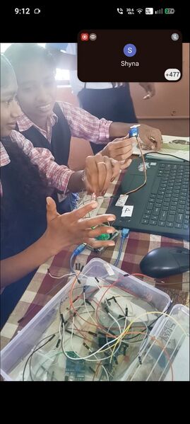 പ്രമാണം:46038 robo.jpg