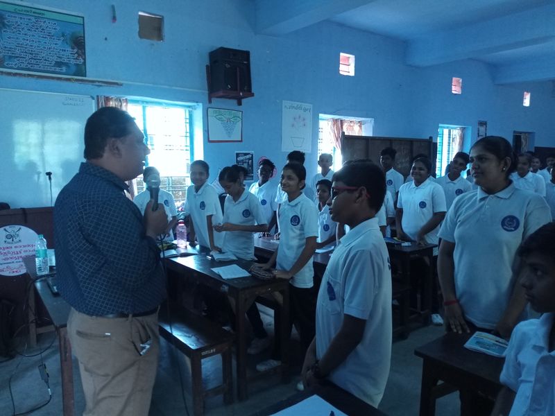 പ്രമാണം:INDOOR CLASS.jpg