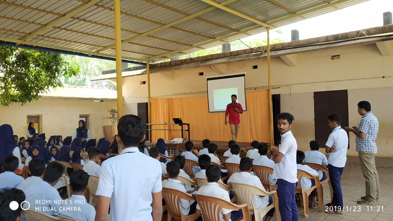 പ്രമാണം:LK 2019 FORMATION.jpg