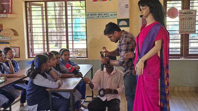 പ്രമാണം:12354 STANNSAUPSNILESHWAR AIRA TEACHER NEWS.jpg