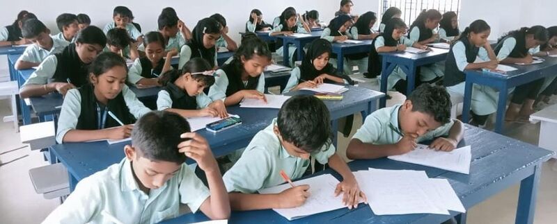 പ്രമാണം:15245 hitech class room.jpeg