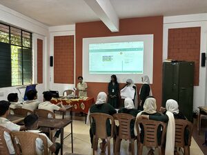 16052 Robotics class 1.JPG