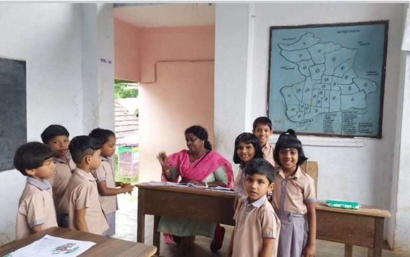 പ്രമാണം:20436 AEO visit.jpg