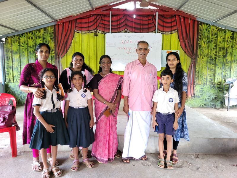 പ്രമാണം:21706 ammaym kunjum.jpg