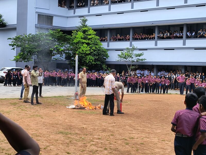 പ്രമാണം:25044 Fire Mock Drill 5.jpg