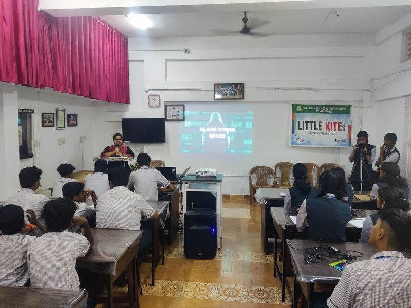പ്രമാണം:37001-LK Cyber security Class.jpg