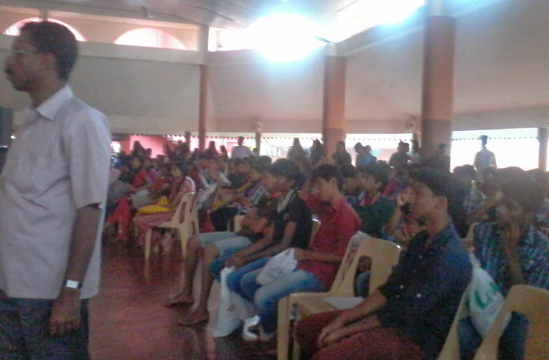 പ്രമാണം:40001 Student Tour 2013 veega.png