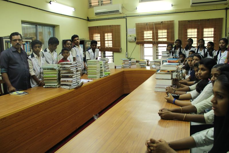 പ്രമാണം:41059 lkfieldtrip5.JPG