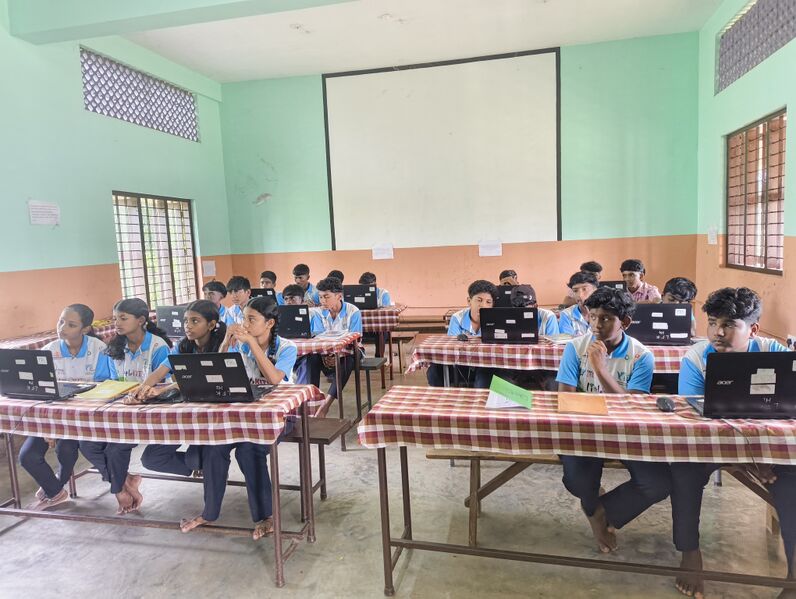 പ്രമാണം:46038 LKcamp2.jpg