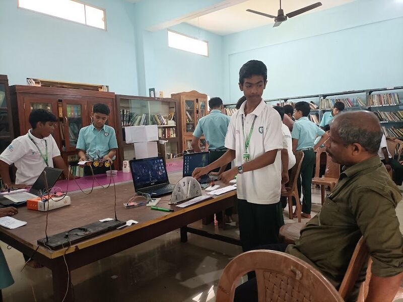 പ്രമാണം:47068 ROBOTICS6.jpg