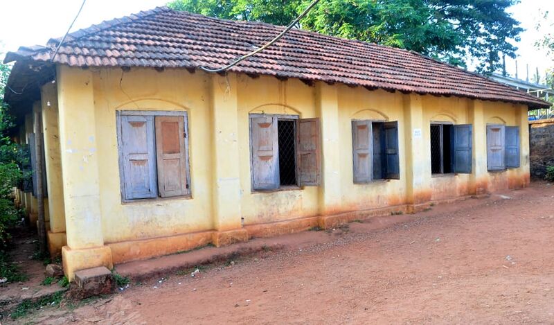 പ്രമാണം:48049 gghs old building 1.jpeg