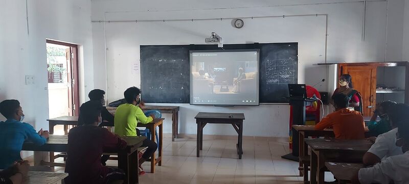 പ്രമാണം:Collectors school class-.jpg