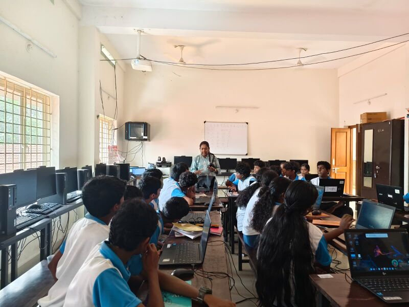 പ്രമാണം:LKCamp 3.jpg