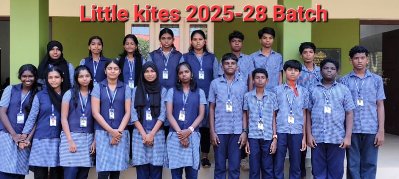 പ്രമാണം:Little kites 2025-28.jpg
