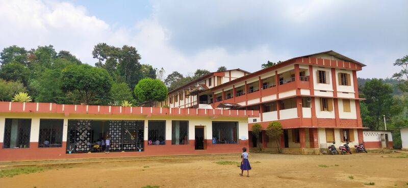 പ്രമാണം:Schoolangle1.jpg