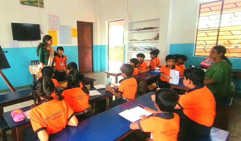 പ്രമാണം:Spoken English Class 3.jpg