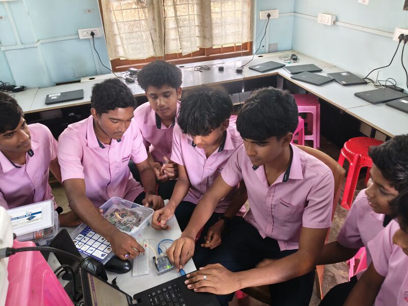 പ്രമാണം:10 th class.jpg